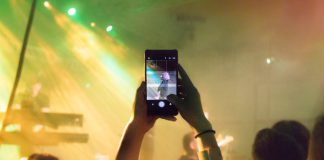 Live Stream là gì? Các chức năng có thể kiếm tiền từ Live Stream Live Stream là gì và các chức năng kiếm tiền từ Live Stream trong năm 2018.