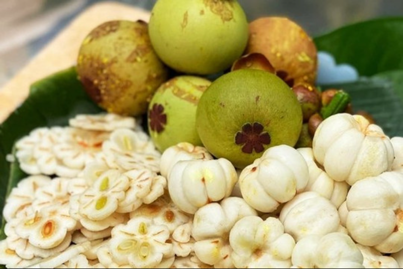 Gỏi gà măng cụt