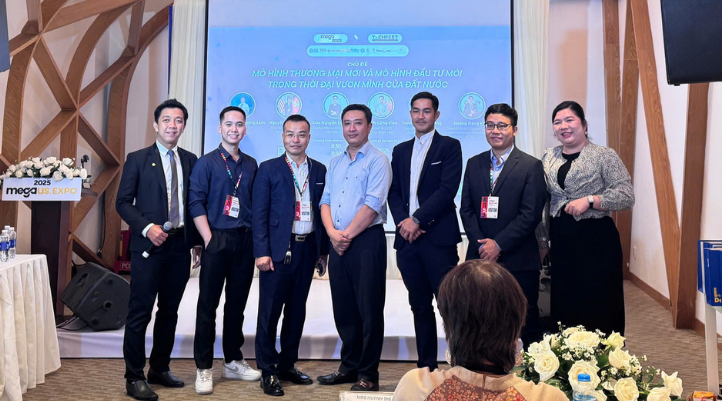 Đại diện AdsPlus cùng các diễn giả khác trong hội thảo chuyên đề: Mô hình thương mại mới và mô hình đầu tư mới tại sự kiện Mega Us Expo