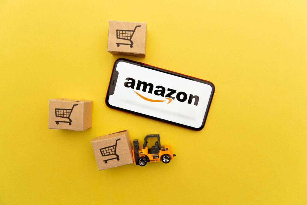 Ưu điểm và hạn chế của tiếp thị liên kết Amazon: uy tín toàn cầu, sản phẩm đa dạng, hoa hồng ổn định nhưng cạnh tranh cao và chính sách nghiêm ngặt.
