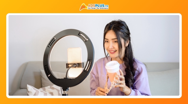 Bước đầu học livestream bán hàng: Cần chuẩn bị thiết bị và không gian ra sao?